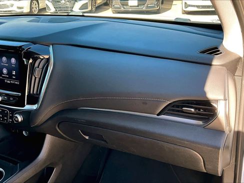 Used 2021 Chevrolet Traverse LT image 18