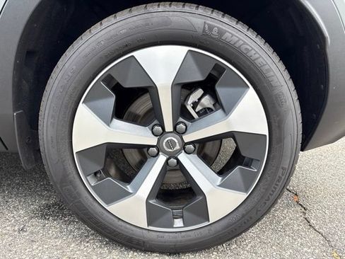 Used 2025 Volvo XC40 B5 Plus AWD/4WD image 10