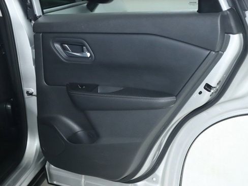 Certified 2025 Nissan Rogue SV image 31