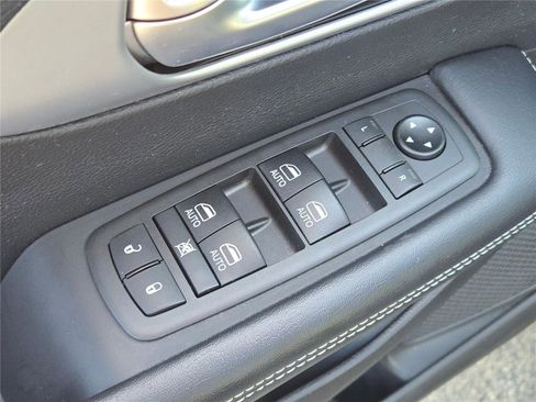 Certified 2021 Chrysler Pacifica Touring-L w/ Uconnect Theater Family Group image 27