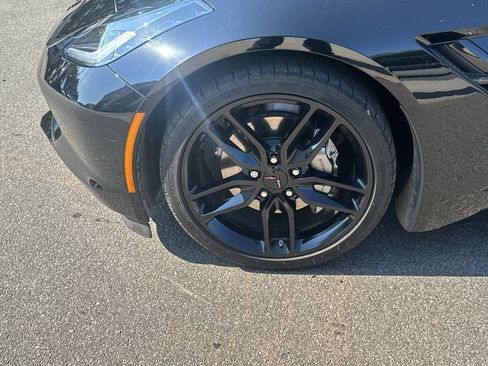 Used 2019 Chevrolet Corvette Stingray Coupe w/ Carbon Flash Badge Package RWD image 11