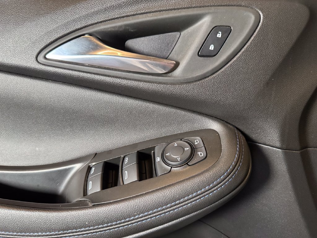 Used 2025 Buick Encore GX Sport Touring FWD image 18