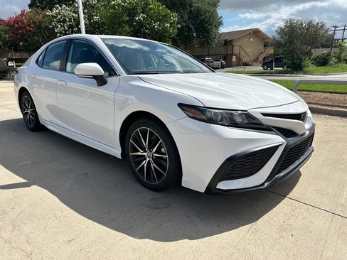 Used 2024 Toyota Camry SE FWD image 23