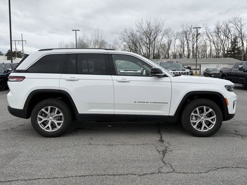 Used 2022 Jeep Grand Cherokee Limited image 4