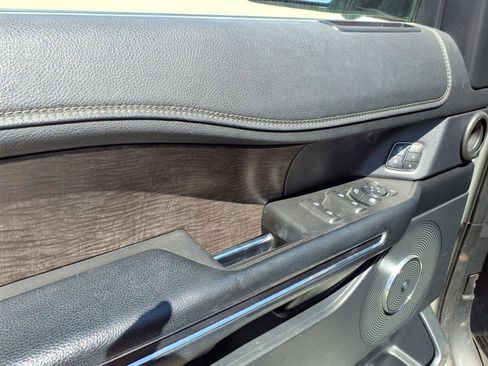 Used 2021 Ford Expedition Limited image 11