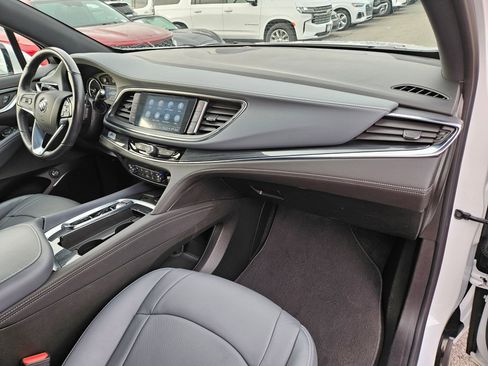 Used 2024 Buick Enclave Essence image 31