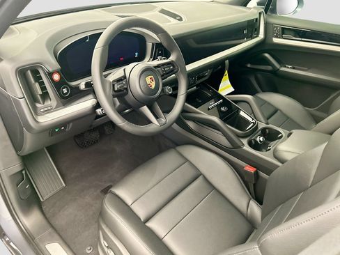 Used 2026 Porsche Cayenne AWD/4WD image 4
