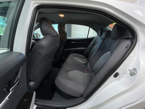 Used 2021 Toyota Camry LE image 19