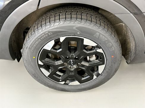 Used 2024 Kia Sorento S image 11