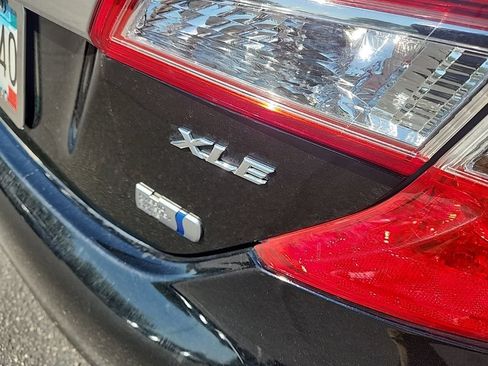 Used 2014 Toyota Camry XLE w/ Convenience Package FWD image 15