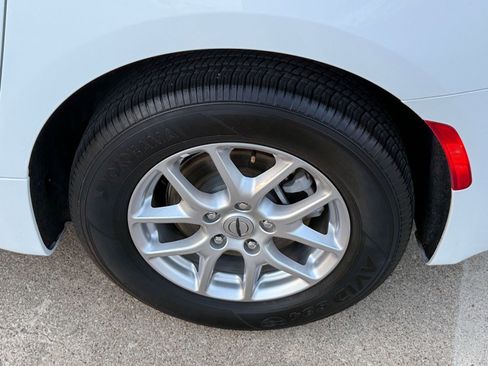 Used 2025 Chrysler Pacifica Select image 32