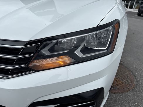 Used 2017 Volkswagen Passat 1.8T R-Line FWD image 10