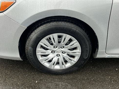 Used 2014 Toyota Camry LE image 6