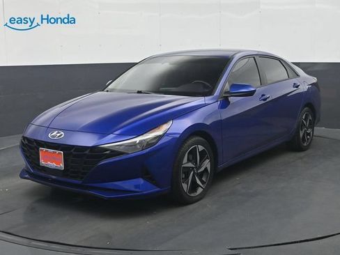 Used 2023 Hyundai Elantra SEL w/ Convenience Package FWD image 3