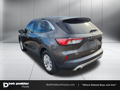 Used 2020 Ford Escape SE image 5