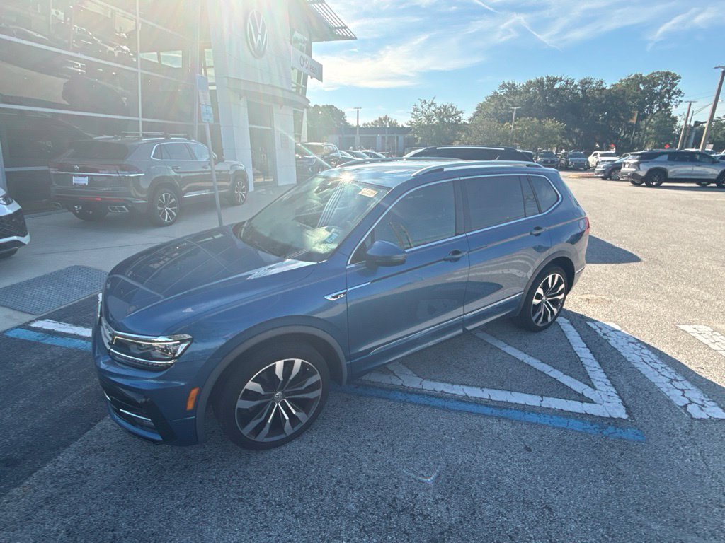 Used 2018 Volkswagen Tiguan SEL Premium w/ R-Line Package FWD image 34