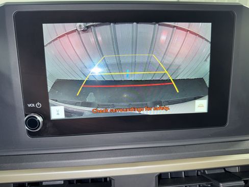 Used 2025 Toyota Tacoma SR image 17