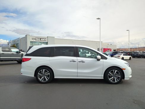 Used 2022 Honda Odyssey Touring image 2
