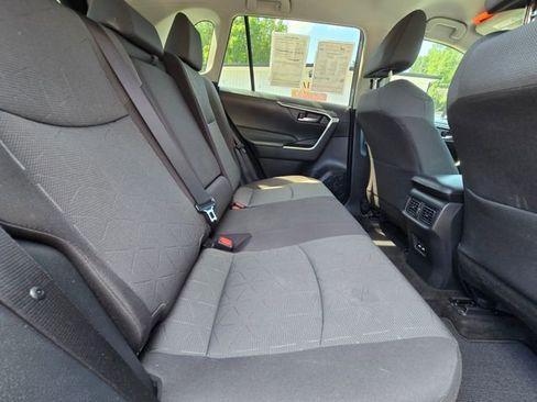 Used 2021 Toyota RAV4 XLE FWD image 15