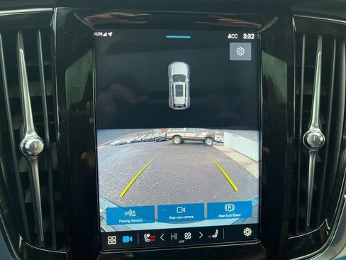 Used 2022 Volvo V90 B6 Cross Country image 10