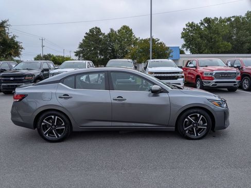 Used 2024 Nissan Sentra SV FWD image 2