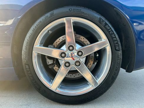 Used 2005 Chevrolet Corvette Coupe w/ Preferred Equipment Group RWD image 24