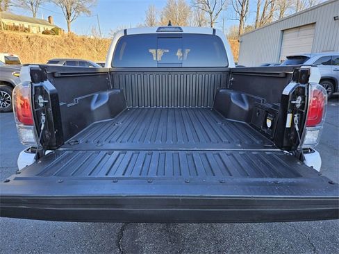 Used 2023 Toyota Tacoma TRD Off-Road image 12