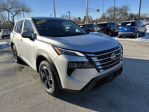 Used 2024 Nissan Rogue SV image 4