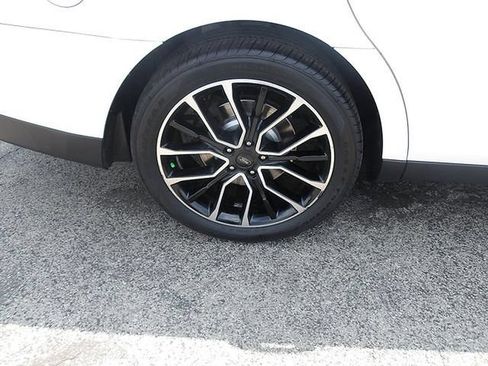 Used 2018 Ford Taurus Limited AWD/4WD image 22