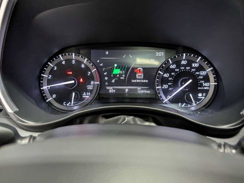Used 2021 Toyota Highlander XLE AWD/4WD image 25