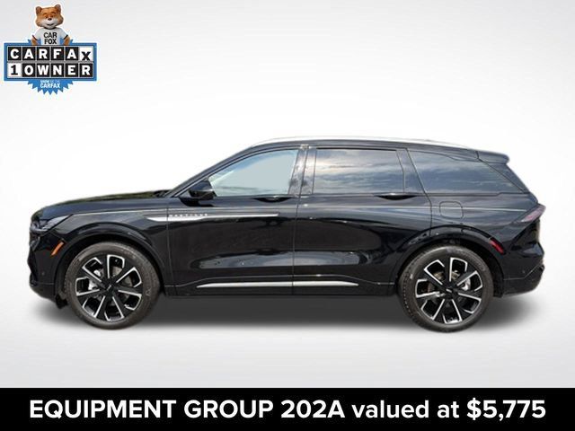 Used 2024 Lincoln Nautilus Reserve w/ Equipment Group 202A AWD/4WD image 3