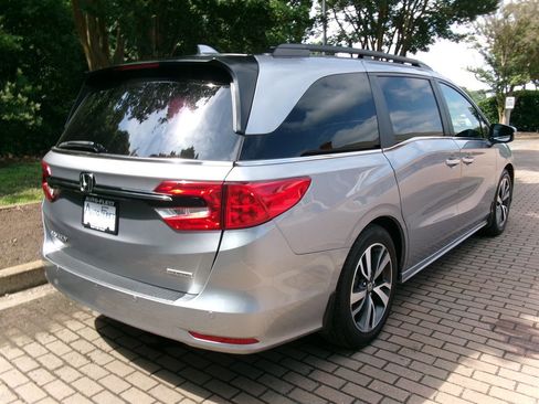 Used 2023 Honda Odyssey Touring image 5
