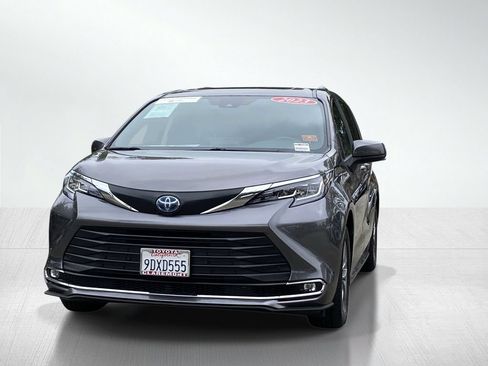 Certified 2023 Toyota Sienna XLE FWD image 13