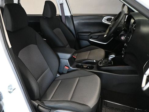 Used 2024 Kia Soul LX FWD image 18