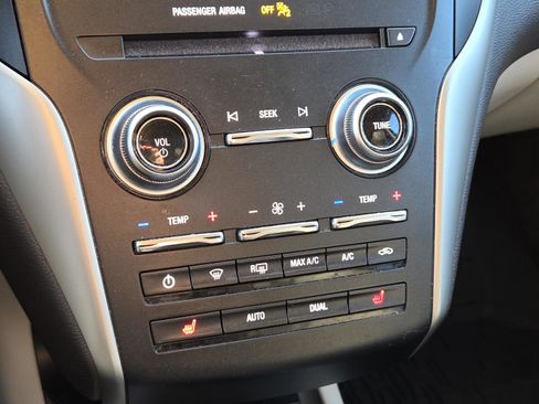 Used 2019 Lincoln MKC Select w/ Select Plus Package image 25