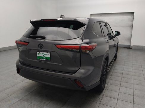 Used 2022 Toyota Highlander L FWD image 9