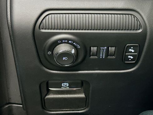 Used 2023 Jeep Grand Wagoneer Series II AWD/4WD image 17