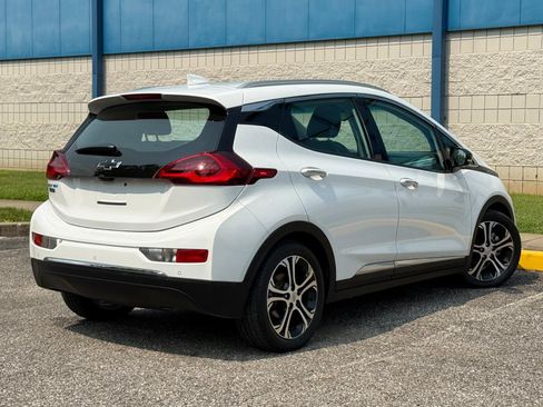 Used 2020 Chevrolet Bolt Premier w/ Infotainment Package FWD image 5