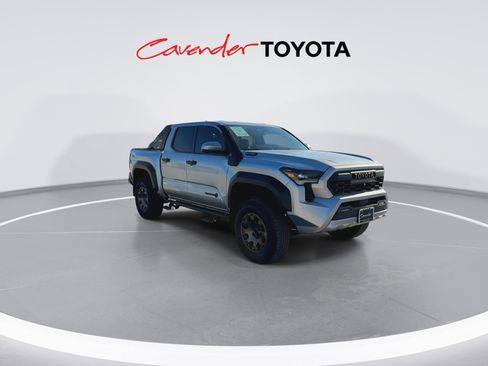 Used 2024 Toyota Tacoma 4x4 Double Cab Hybrid image 2