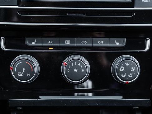 Used 2021 Volkswagen Golf S image 21