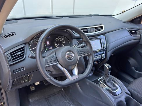 Used 2018 Nissan Rogue SV FWD image 12