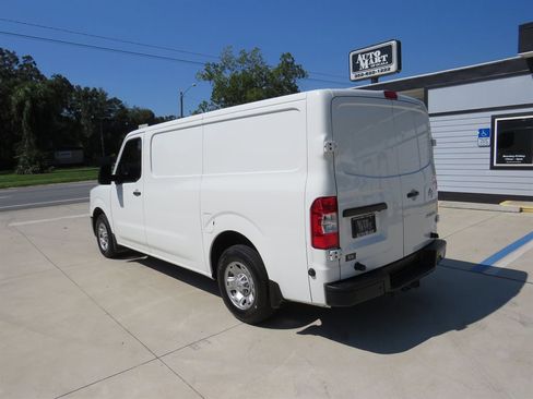 Used 2021 Nissan NV 2500 SV image 8