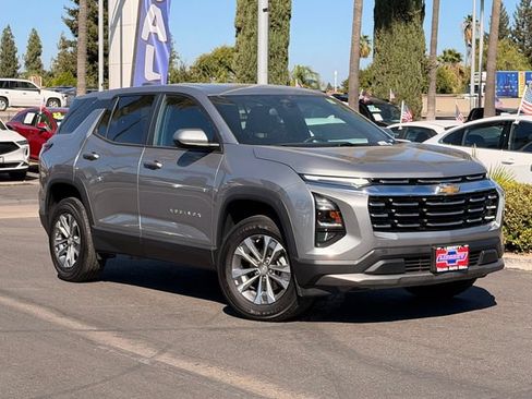 Used 2025 Chevrolet Equinox LT FWD image 2
