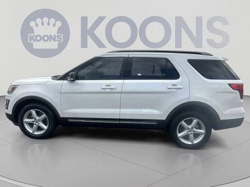 Used 2017 Ford Explorer XLT w/ Equipment Group 202A AWD/4WD image 7