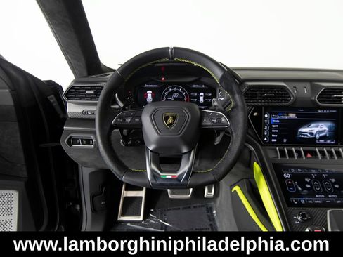 Used 2022 Lamborghini Urus AWD/4WD image 17