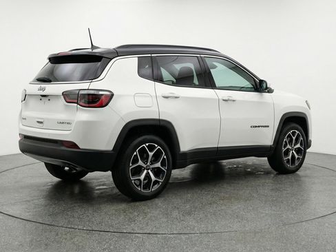 Used 2025 Jeep Compass Limited AWD/4WD image 9