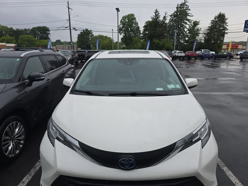 Used 2021 Toyota Sienna XLE AWD/4WD image 5