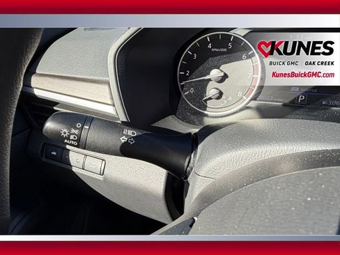 Used 2025 Nissan Altima 2.5 SV FWD image 13