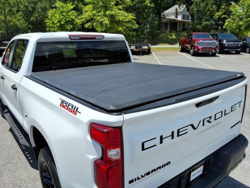 Certified 2021 Chevrolet Silverado 1500 Custom Trail Boss w/ LPO, Dark Essentials Package AWD/4WD image 19