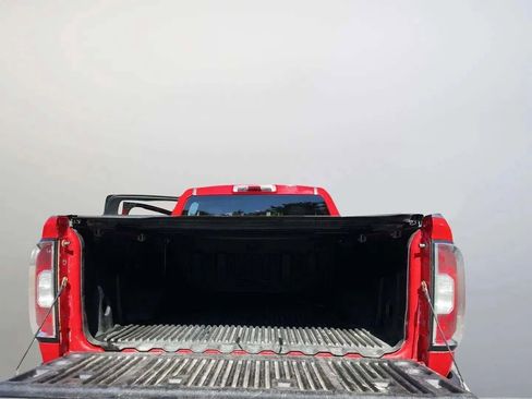 Used 2015 GMC Canyon SLE w/ All-Terrain Package image 11